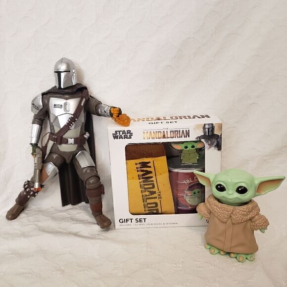 Talking Mando and small baby Yoda + gift set - Star wars mandalorian set. - Picture 3 of 5